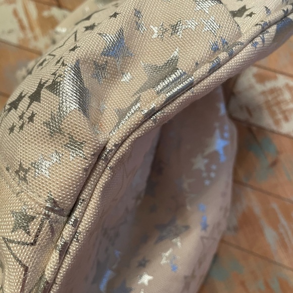 Hobo zip bag purse great fabric with shinny chrome illustrations & fabric flower - Picture 5 of 9